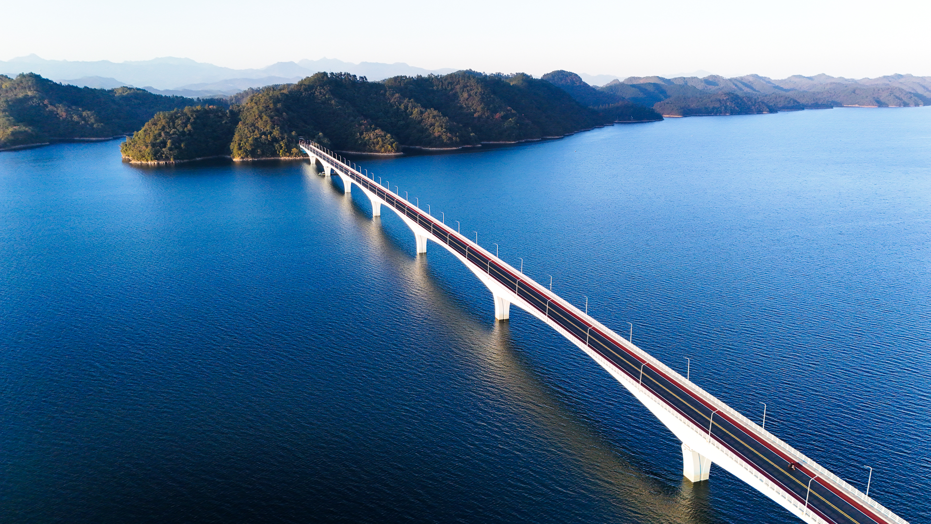 特色环湖骑行节,畅享春季自然风光
