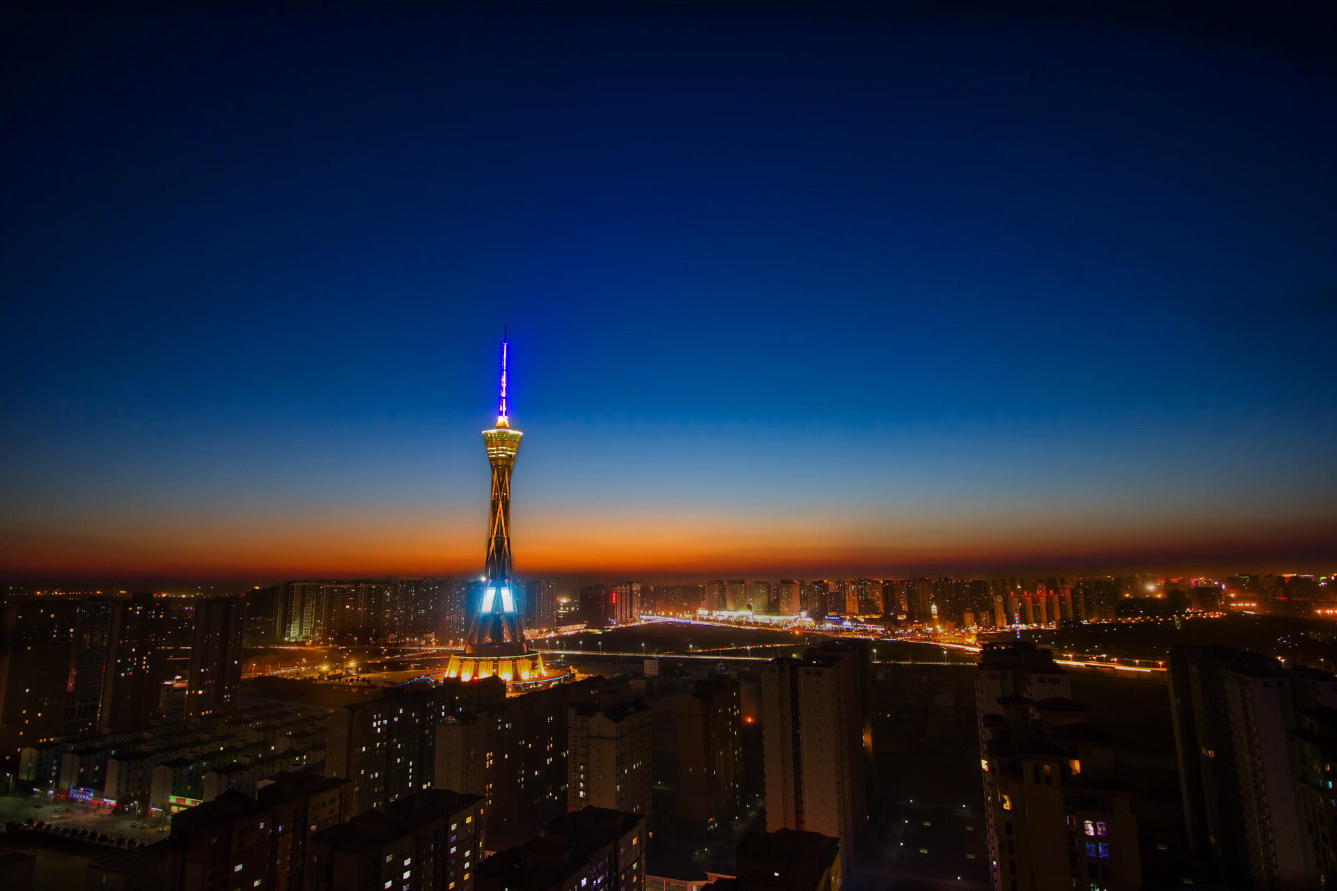 曼联力克阿森纳，双方实力不相伯仲，效力过曼联和阿森纳的球员