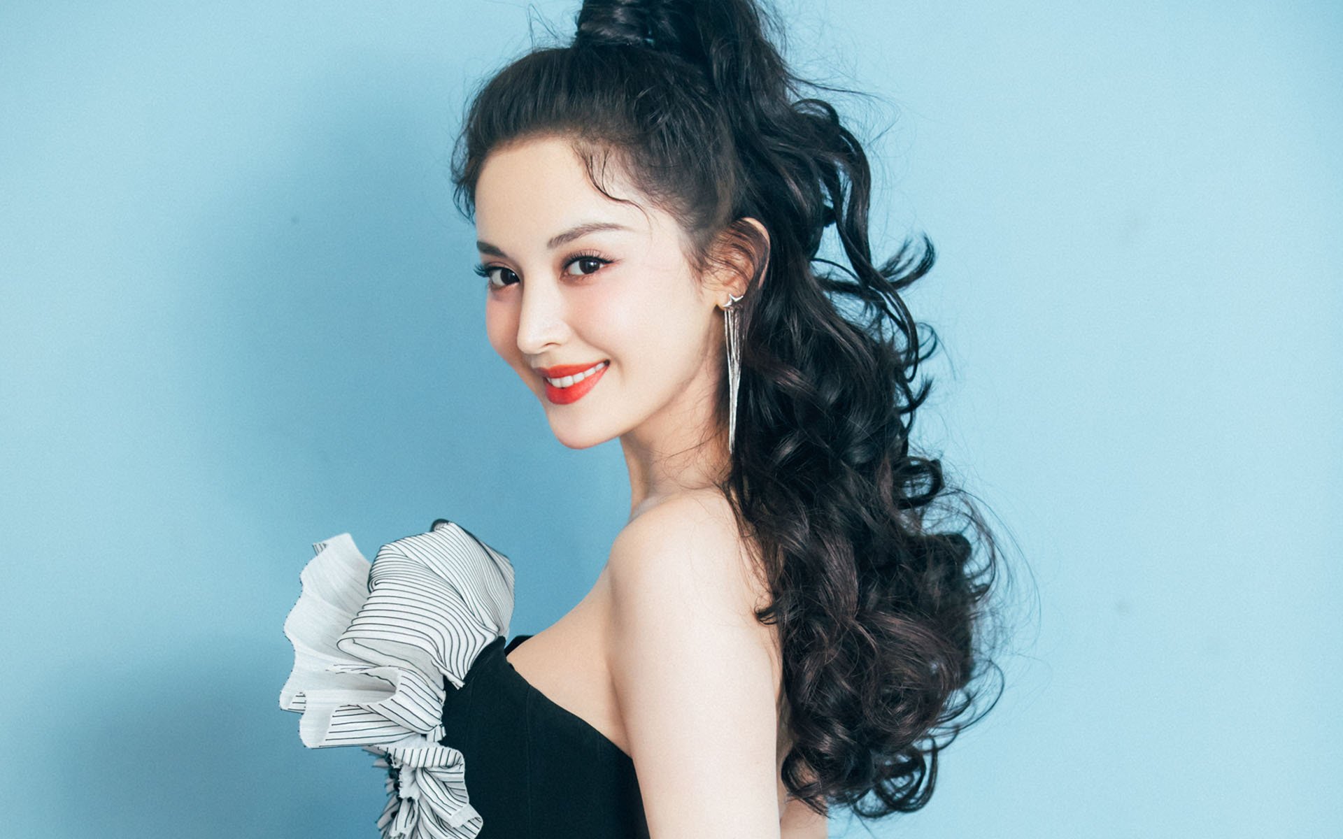 湖人压哨胜鹈鹕，詹姆斯突破4000次助攻里程碑，詹姆斯准三双湖人大胜鹈鹕