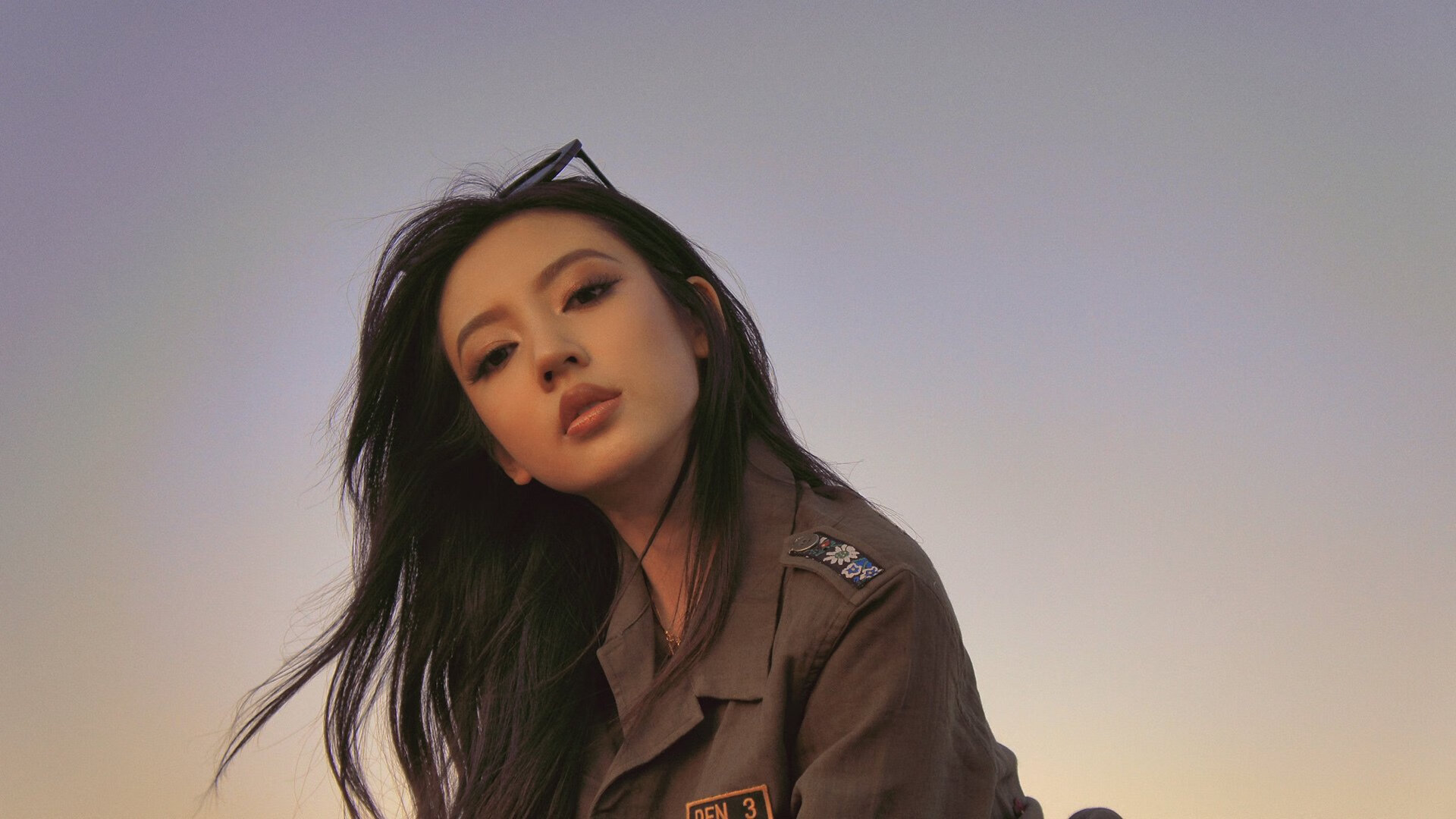 球员签约代言是否应设上限,球员签约费给谁