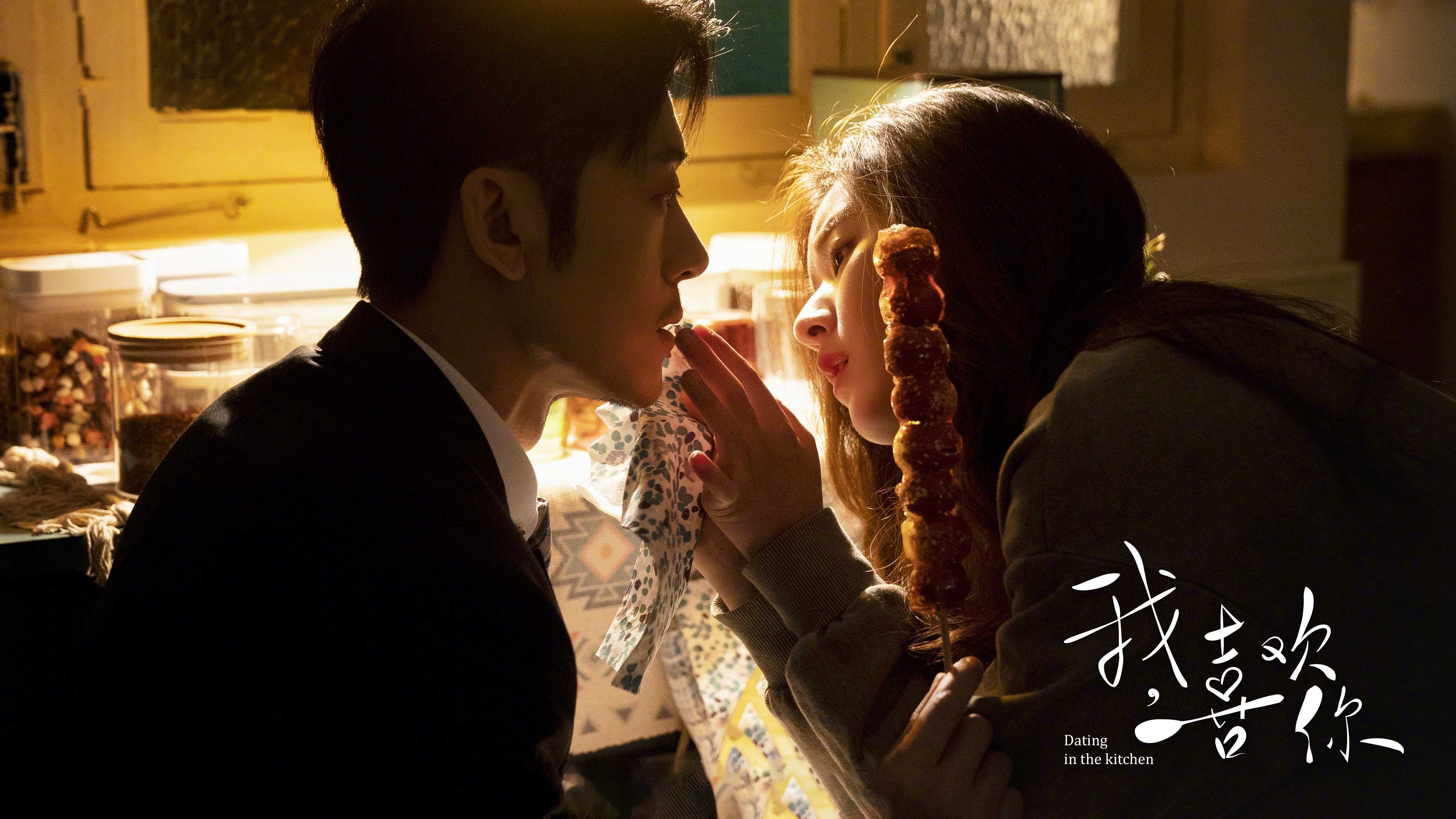 荷兰选手果断反击,扭转形势,荷兰选手被绊倒