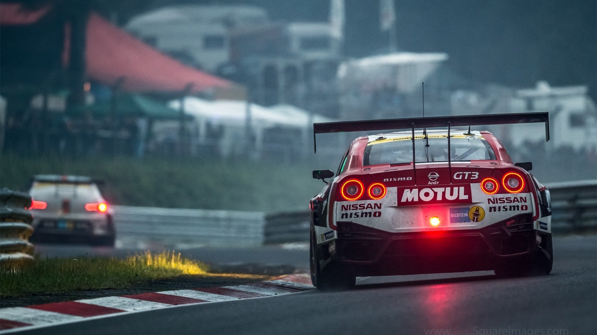 “腰旗式美式橄榄球：东部新区赛场新运动，挑战极限”