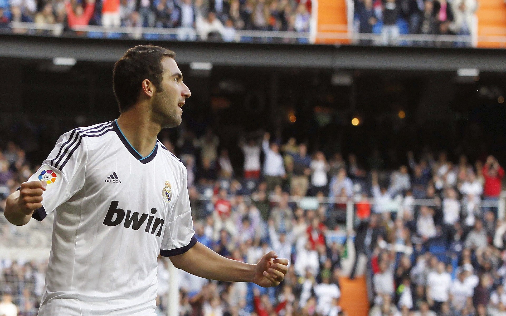 五大联赛是否广泛使用非传统边路球员组织进攻,何为五大联赛